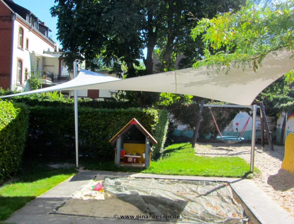 Sonnensegel Ganzjahres-Sonnensegel Ahlen 4M II. in elfenbein über einen Sandkasten
