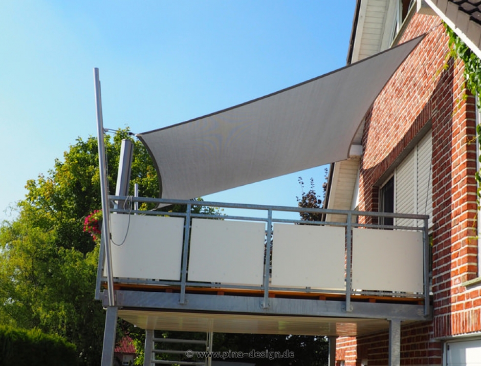 Sonnensegel feststehend Hamm-Uentrop 2M / 2W graues Segel über einen Balkon