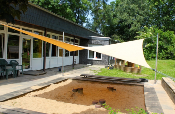 Sonnensegel feststehend Wuppertal 4M II. champagner über einen Sandkasten